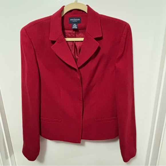 Ann Taylor Red Wool Blend Short Jacket Size 10P 3 Hidden Buttons Career Jacket - Picture 3 of 6